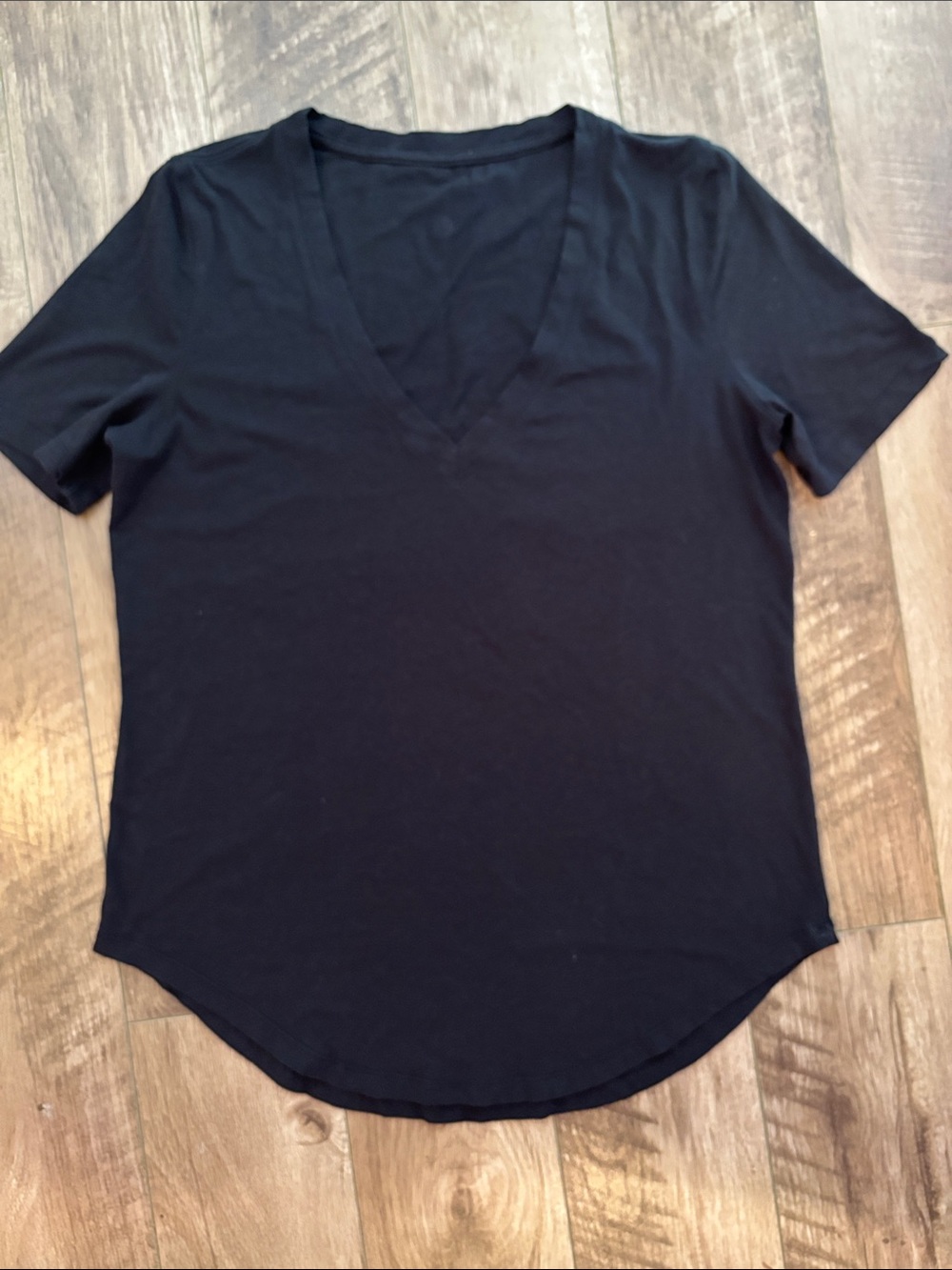 lululemon athletica Black V-Neck Short Sleeve Love Tee